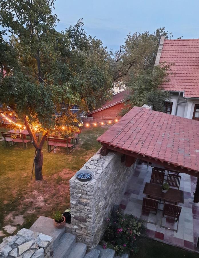 Aracsi Vendeghaz Hotel Balatonfured Exterior photo