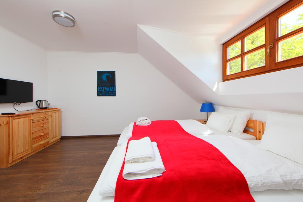 Aracsi Vendeghaz Hotel Balatonfured Exterior photo