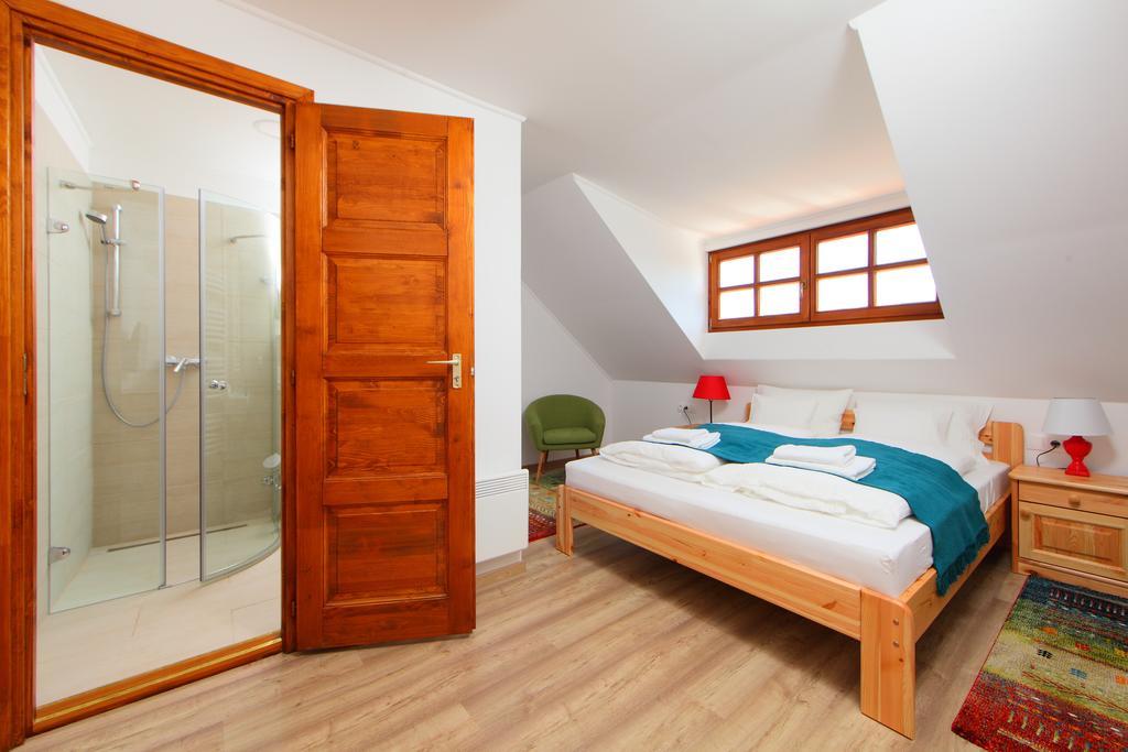 Aracsi Vendeghaz Hotel Balatonfured Exterior photo