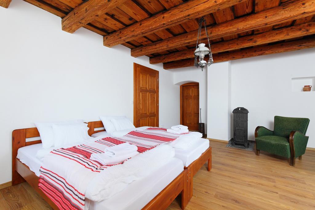 Aracsi Vendeghaz Hotel Balatonfured Exterior photo